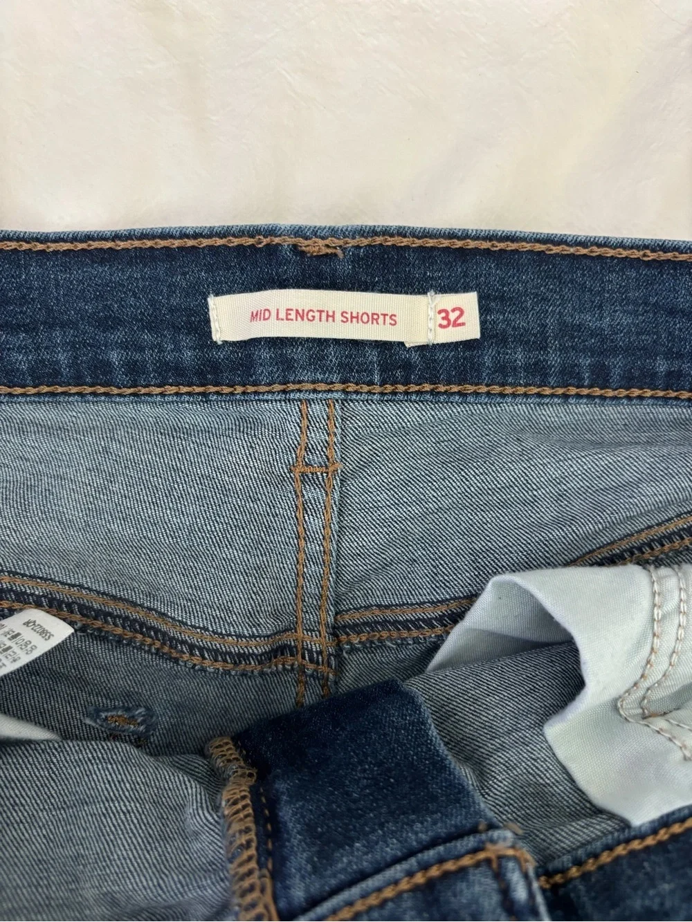 Levi Strauss & Co Dark Wash Denim Shorts Rolled Cuff Women's Size 32 - Picture 4 of 6